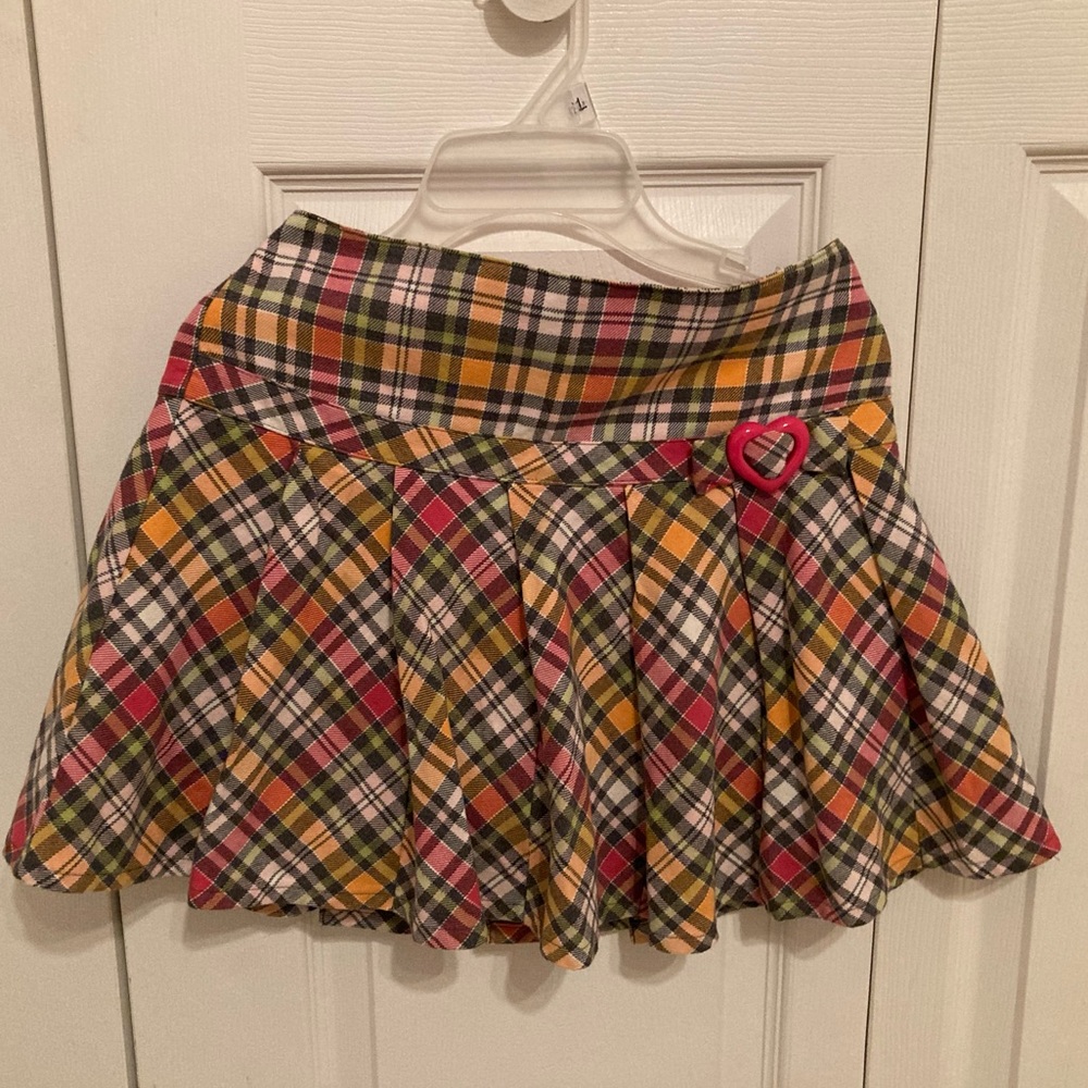 Multicolored horizontal/vertical lined and pleated skirt for 12 years old girl.